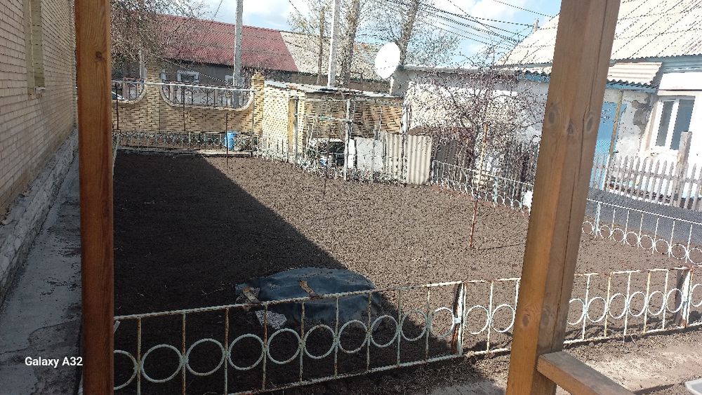 Снег кидаем уголь кидаем подвал чистим