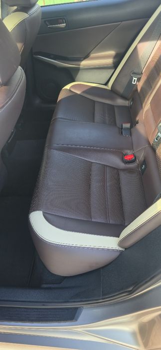 Lexus is 300 hibrid