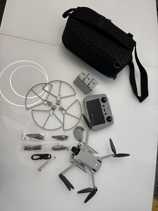Дрон DJI Mini 3 Pro Fly More Combo