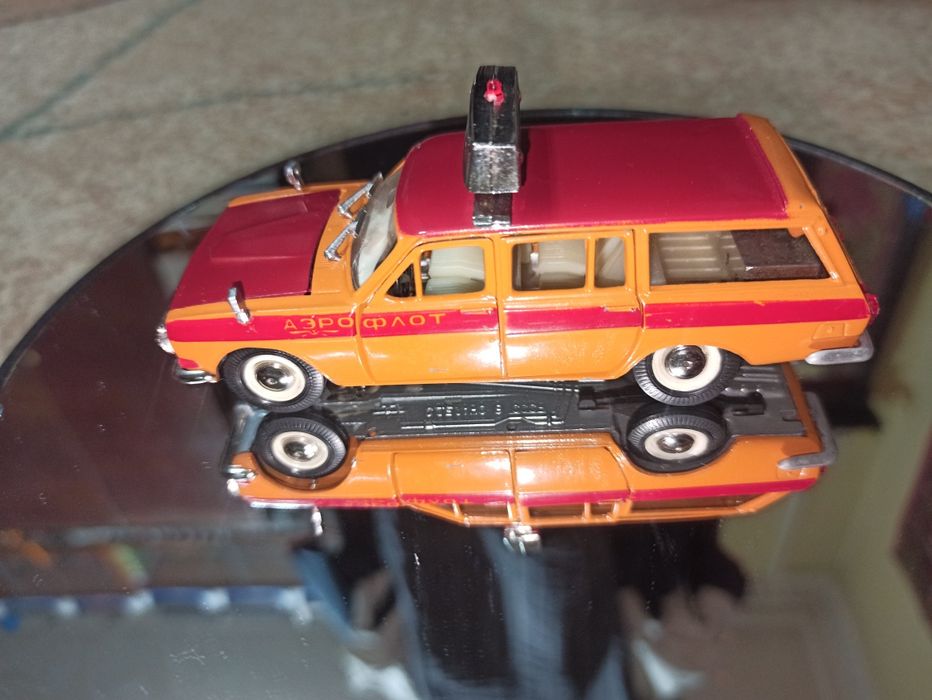 Модель Волга газ 2402 Аэрофлот 1/43