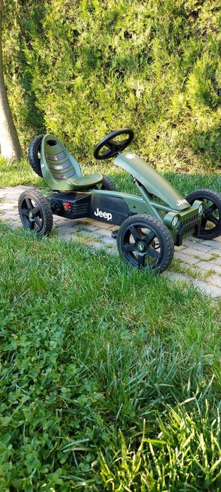Kart cu pedale Jeep
