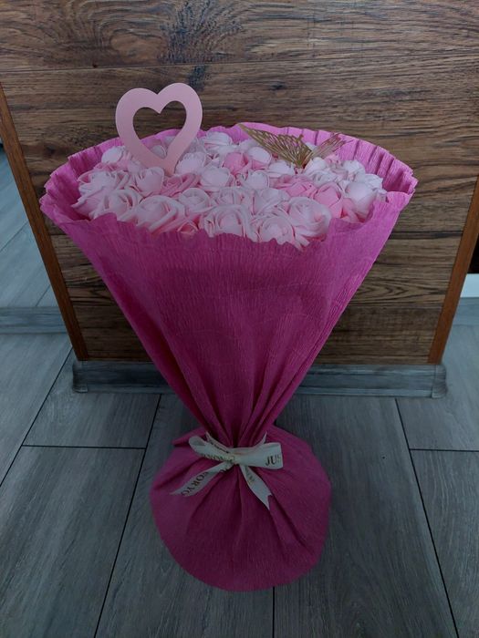 Наличен букет от фоамени рози