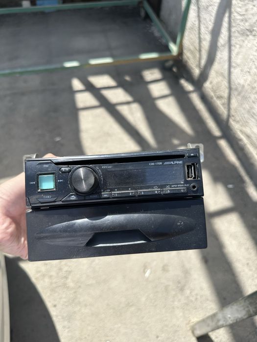 Продам магнитолу Alpine