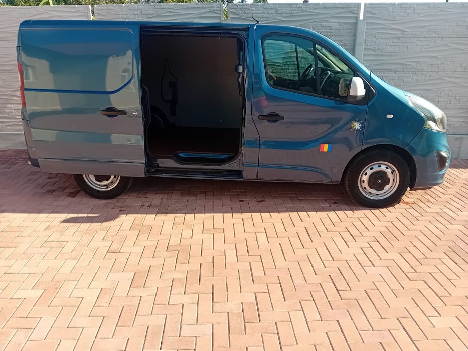Vand Opel Vivaro biturbo 140 cai, revizuit complet, identic cu  Renault Trafic