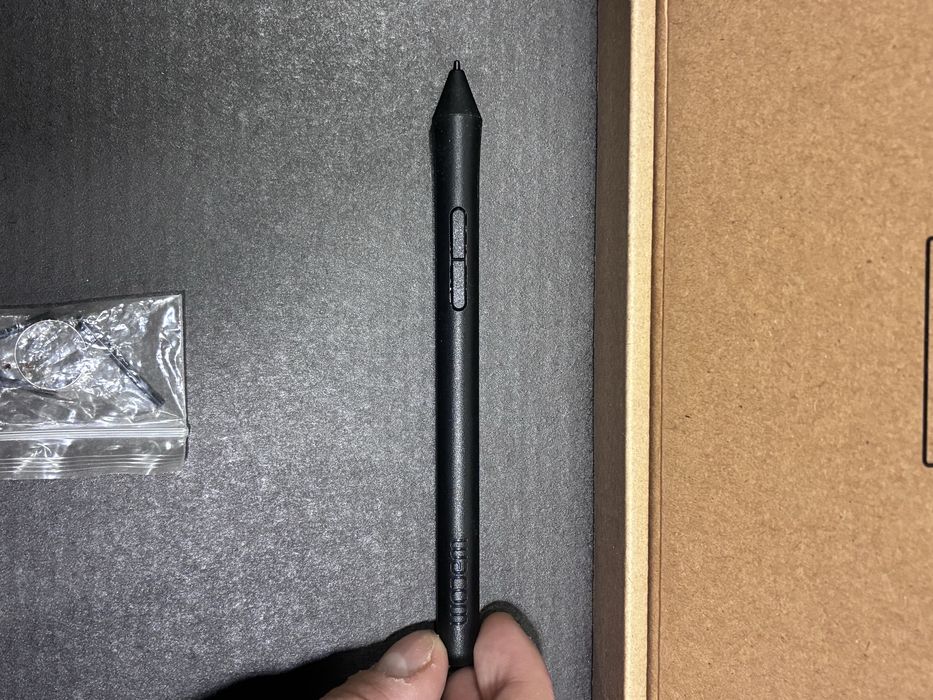 Графичен таблет One by Wacom Medium CTL-672 + писалка – отлично състояние