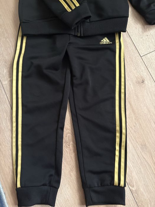 Trening adidas negru cu auriu copii marimea 104 cm, 4-5 ani