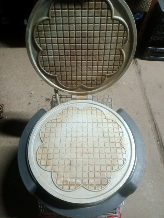 Продам электро вафельницу