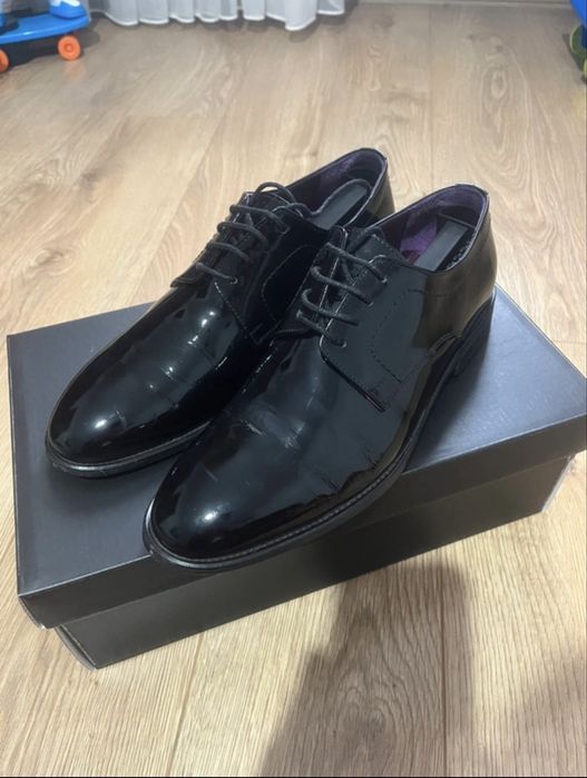 Pantofi barbati luciosi, eleganti marime 40 (potrivit pentru 41/42)