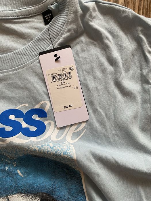 Тениска Guess с етикет