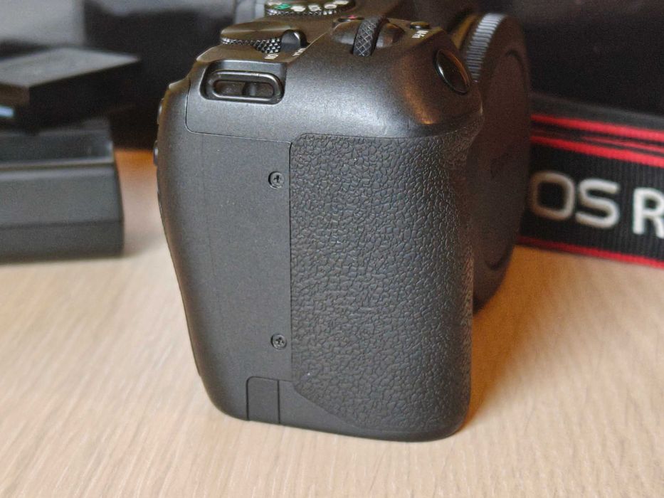Canon EOS R8 Body + 3 baterii