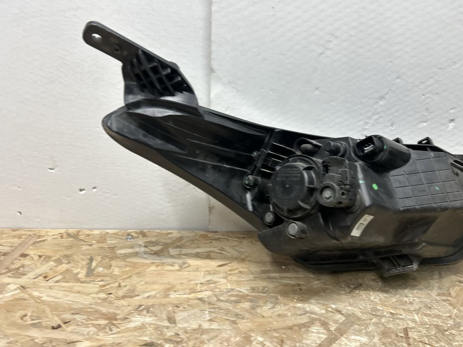 Far Hyundai i20 halogen 2014-2017 stanga