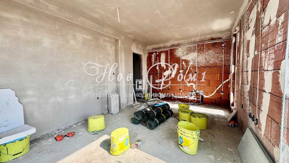 Продава се Двустаен апартамент в Пловдив, Гагарин - 72 кв.м за 1098 €/кв.м - Снимка #1