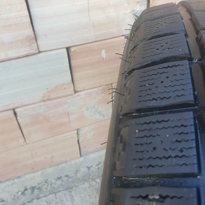 Продавам зимни гуми FREEZE ST 205/55 R16 – комплект, почти нови