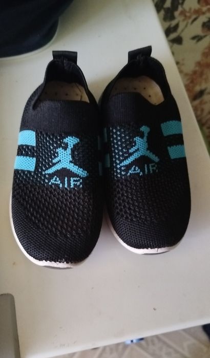 Продам детскую обувь