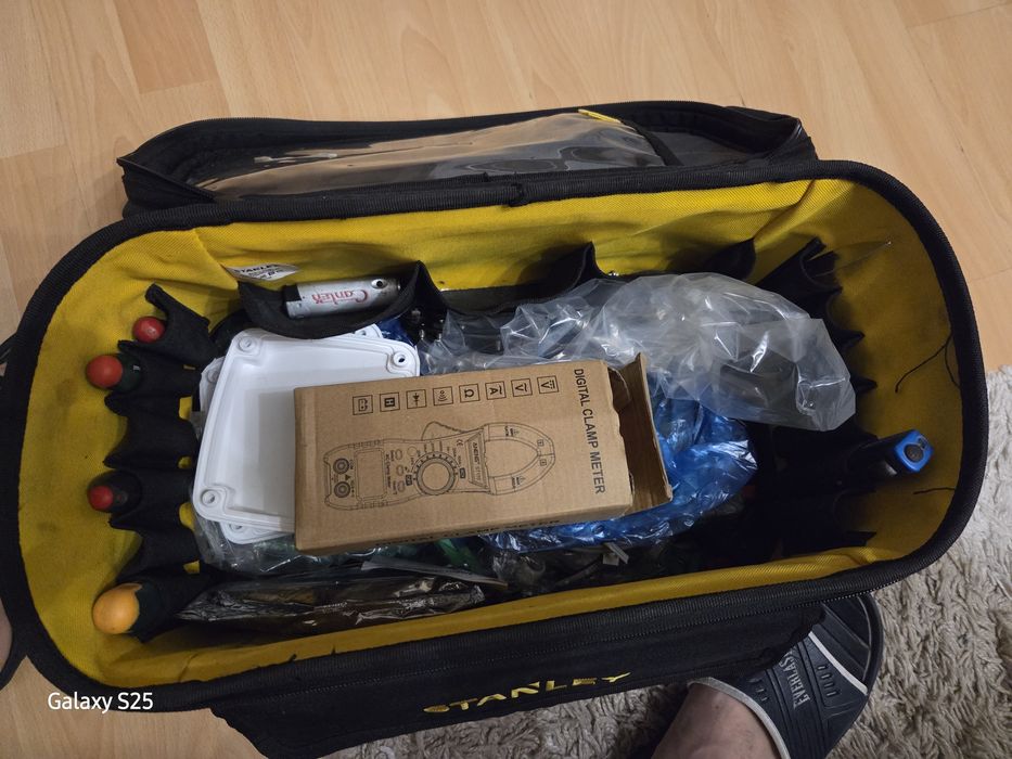 Продавам чанта за инструменти STANLEY