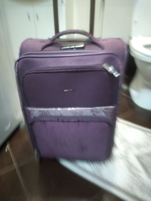 Срочно продам чемодан в хорошем состоянии