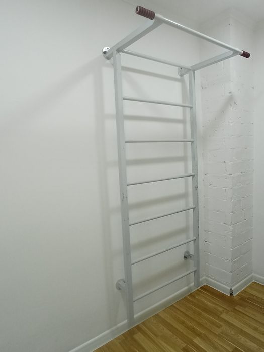 Турник настенный