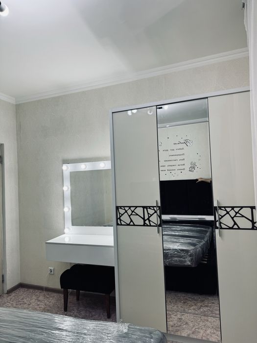 Шкаф с туалетным столиком