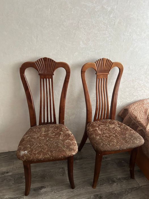 Стулья диван отдам беспоатно