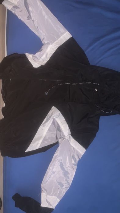 Дамско късо шушлеково яке