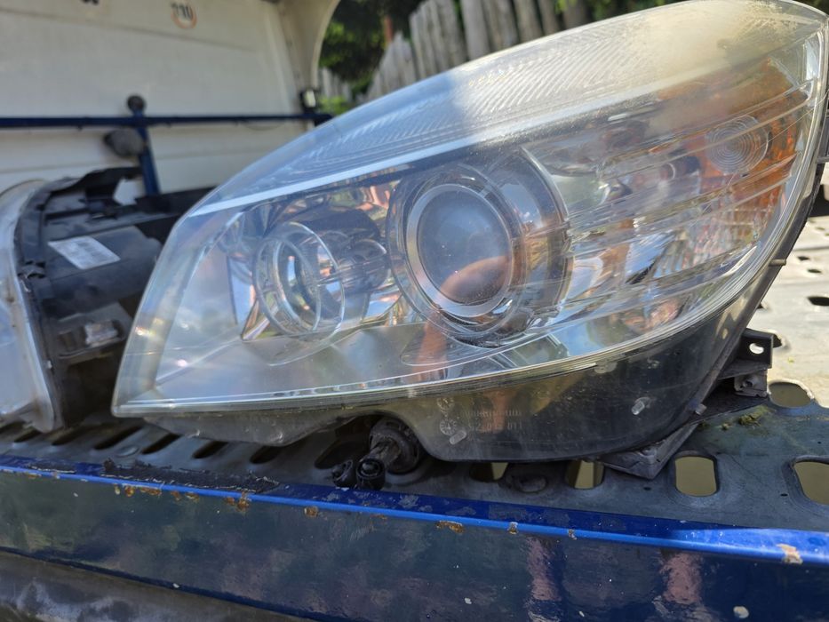 Ксенонови фарове за Mercedes W204 2011 година