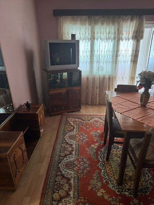 Apartament luminos, etaj 1, în zonă centrală