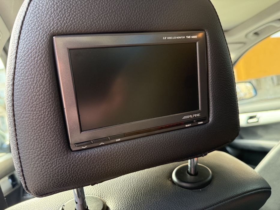 автомобилен DVD плейър с два монитора Alpine