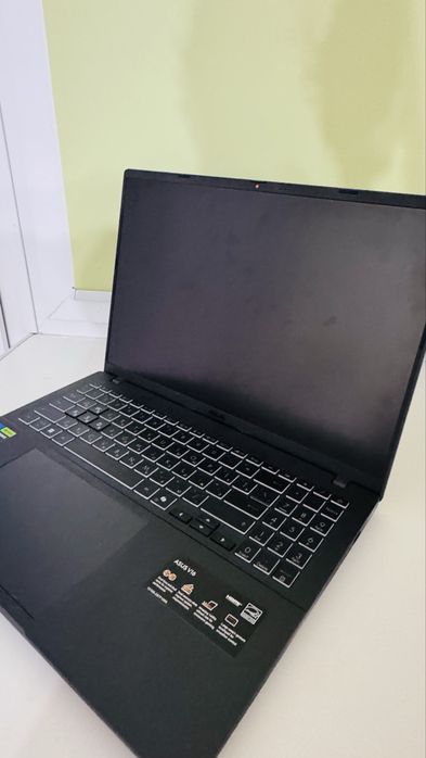 ноутбук Asus v16 с гаратией