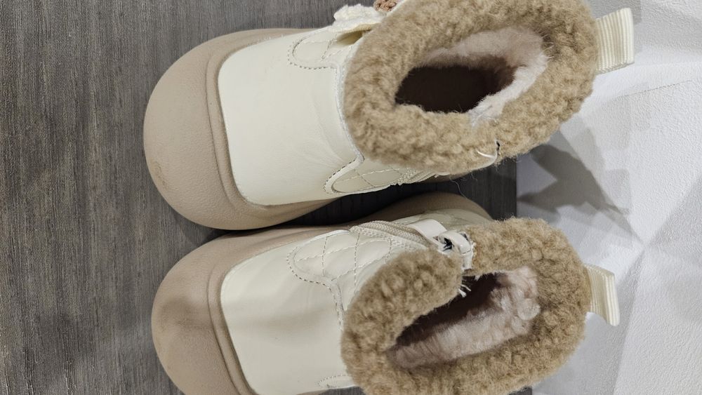 Продам детские ботинки