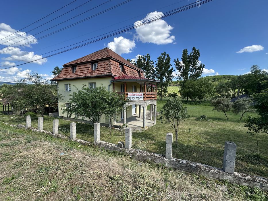 Casă de vânzare cu 64 arii teren