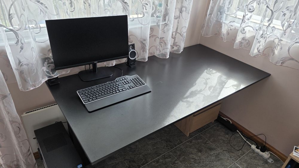 Продавам мебели / Бюро и Шкаф