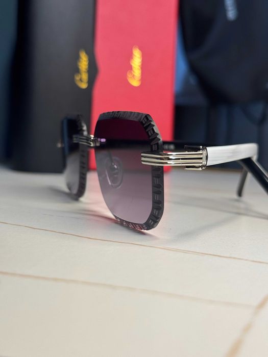 Ochelari de soare Cartier aurii noi cu eticheta