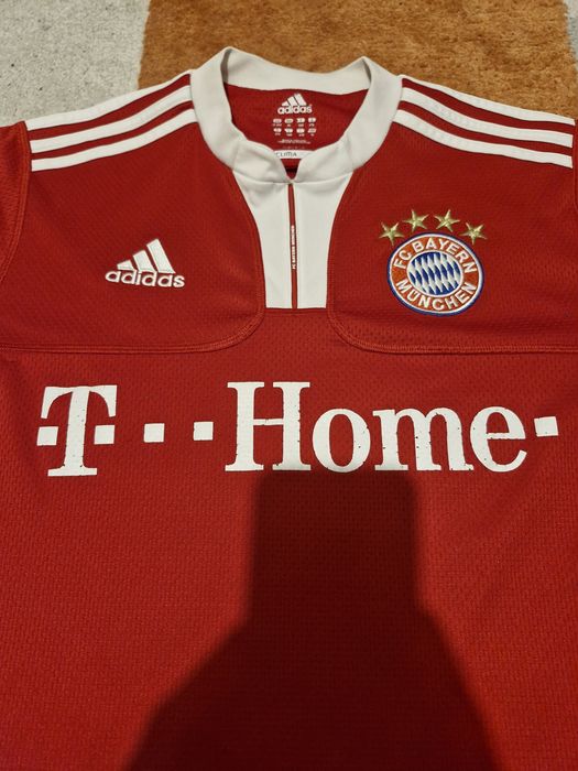 Оригинална футболна фланелка на FC Bayern München