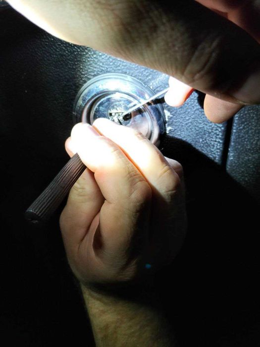 Вскрытие замка от квартиры офиса гаража сейфа авто. Установка замков