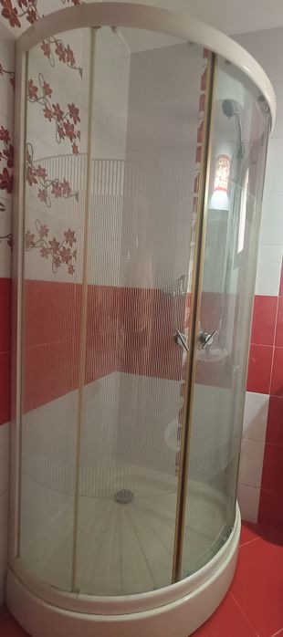 Cabina dus cu forma circulara
