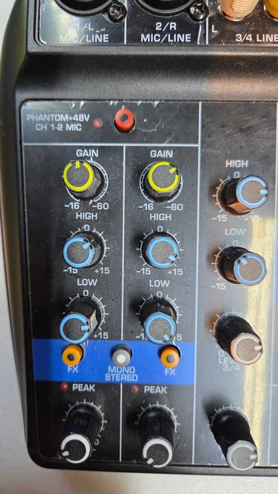 Consolă de mixare DJ cu 4 canale, conectivitate bluetooth, alimentare phantom 48V