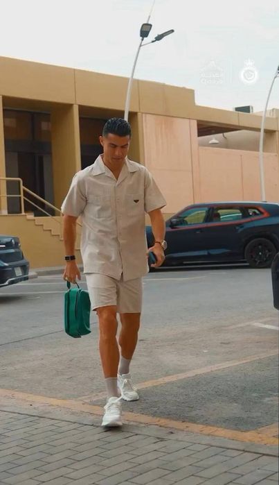 Oferta! Compleu Prada.Model foarte rar. Calitate top.Toate mărimile