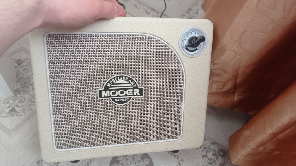 Squier Stratocaster + комбик + процессор