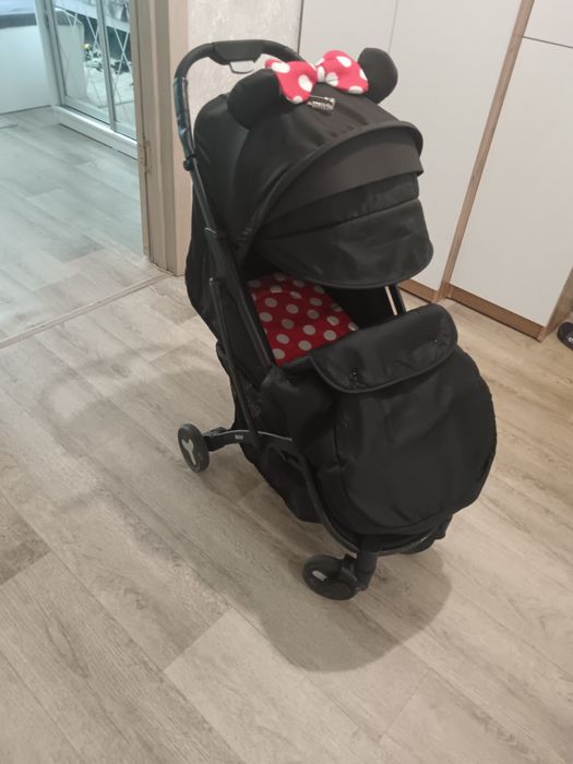 Коляска летняя. Есть чехол. Складывается.