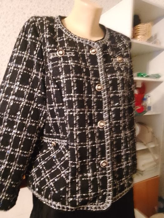 Красивый пиджак черный