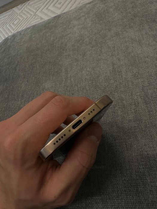 Продам iphone 16 pro 256gb