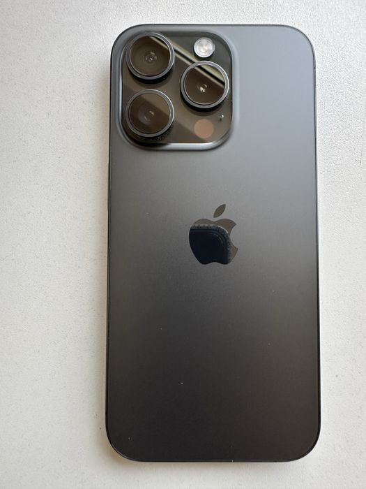 I Phone 15 pro. Apple diamond.