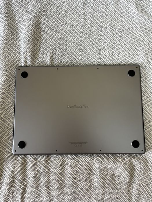 MacBook Pro 16” на чипе M1 Pro
