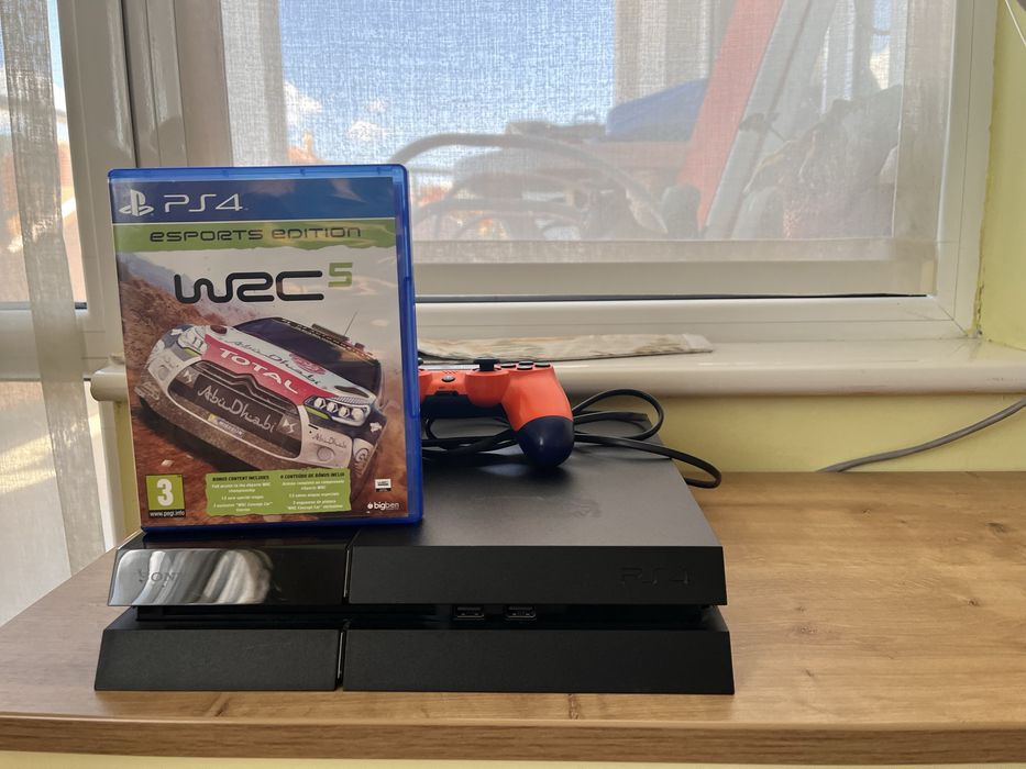 PlayStation 4 + подарък