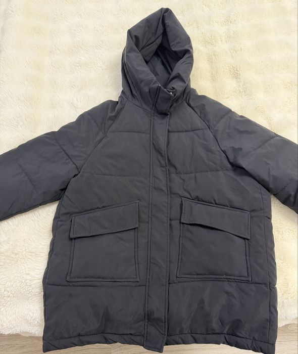 Зимняя куртка-пуховик с капюшоном