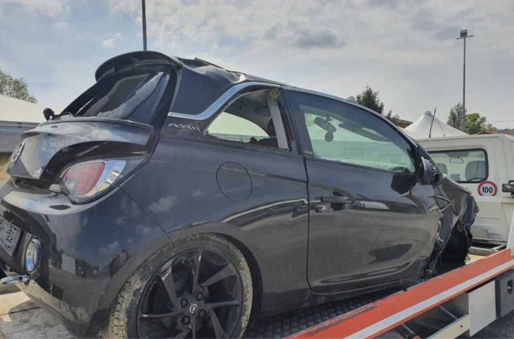 Opel Adam на части