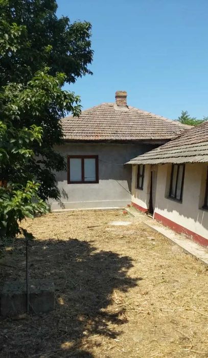 Casă bătrânească la șosea principală Ograda, Ialomița