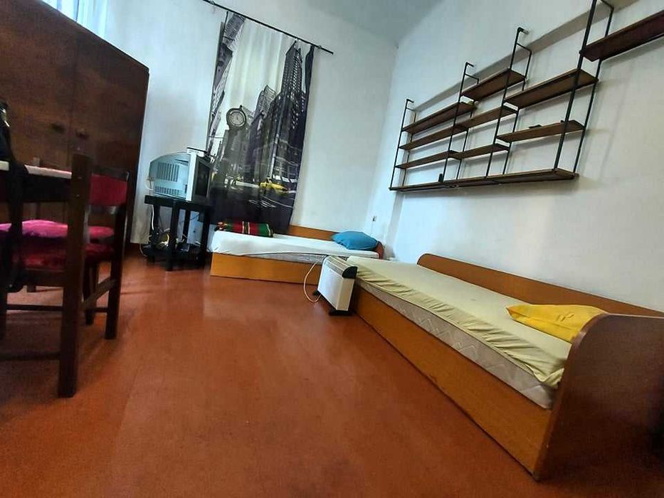 Дава се под наем Едностаен апартамент в Бургас, Център - 20 кв.м за 112.2 € - Снимка #1