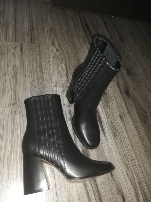 Botine noi, marime 37
