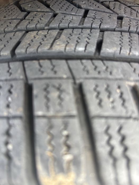 Vand 4 cauciucuri fara jante Hankook pe 17